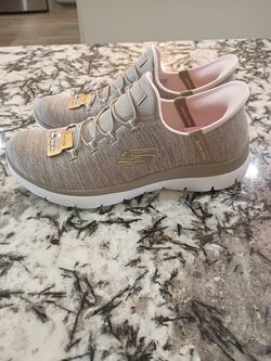 New girls Skechers size 7.5, nuevos tennis para mujer tamaño 7.5