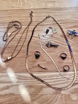 Vintage Jewelry.  Group of vintage jewelry.