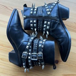 SIZE 8 - KILLSTAR STUDDED BOOTS - MOVING OUT SALE ✈️