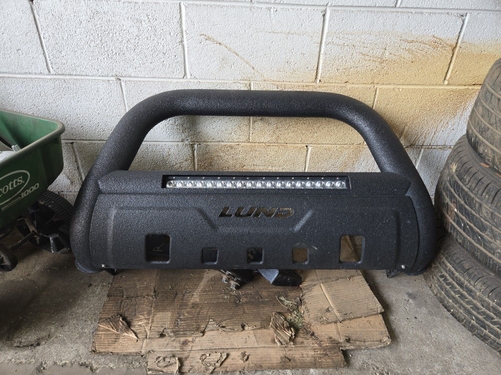 Lund Bull Bar With Led Light