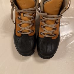 Timberland size 7, hiking shoes