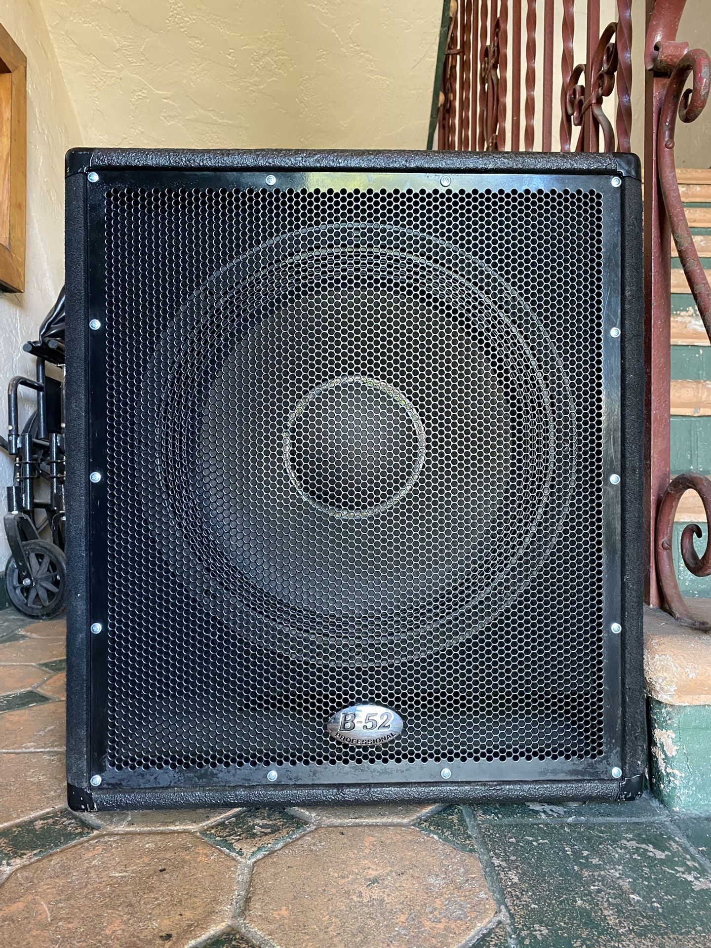 B-52 BASS SUBWOOFER