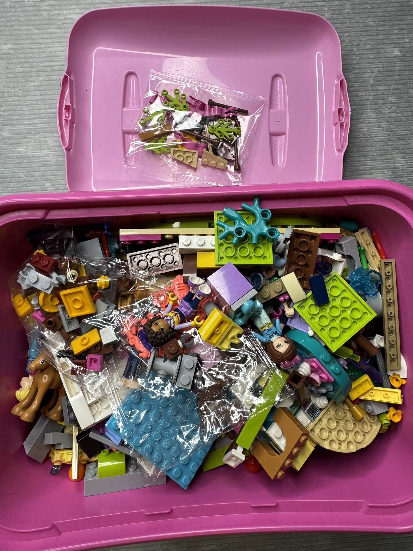 LEGO FRIENDS BULK MINIFIGURES PETS & PARTS in Pink CASE
