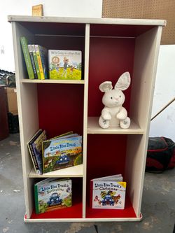 Kids shelving unit