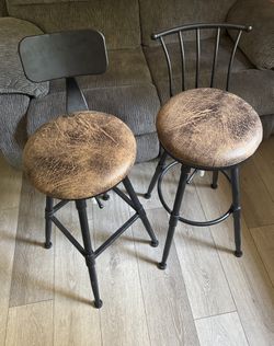 Bar Stools - Like New - Height Adjustable