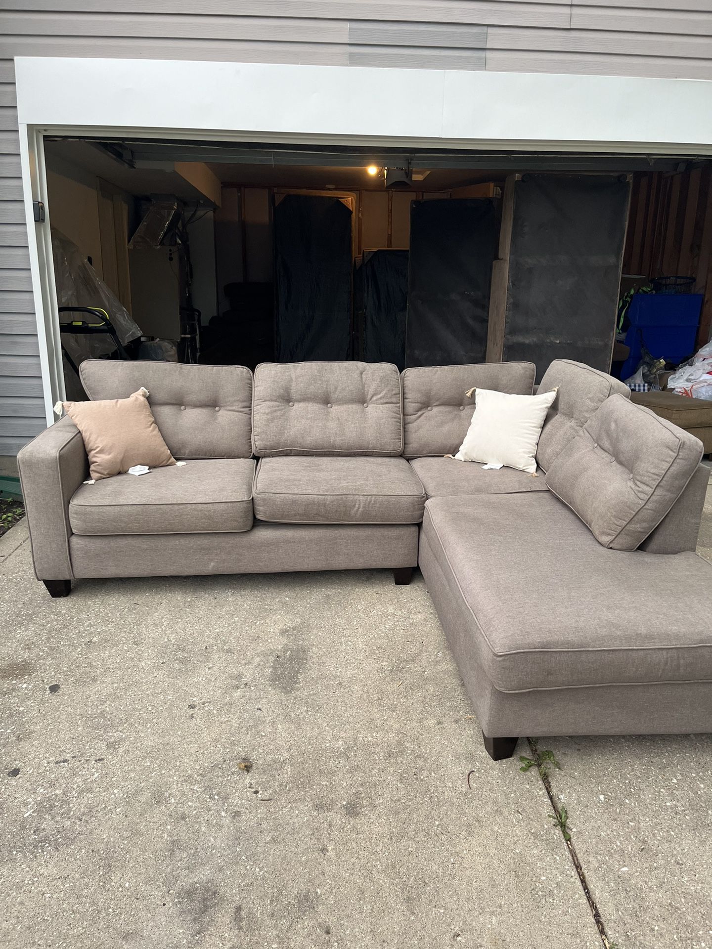 Free Delivery! 2 pc Grey Sectional