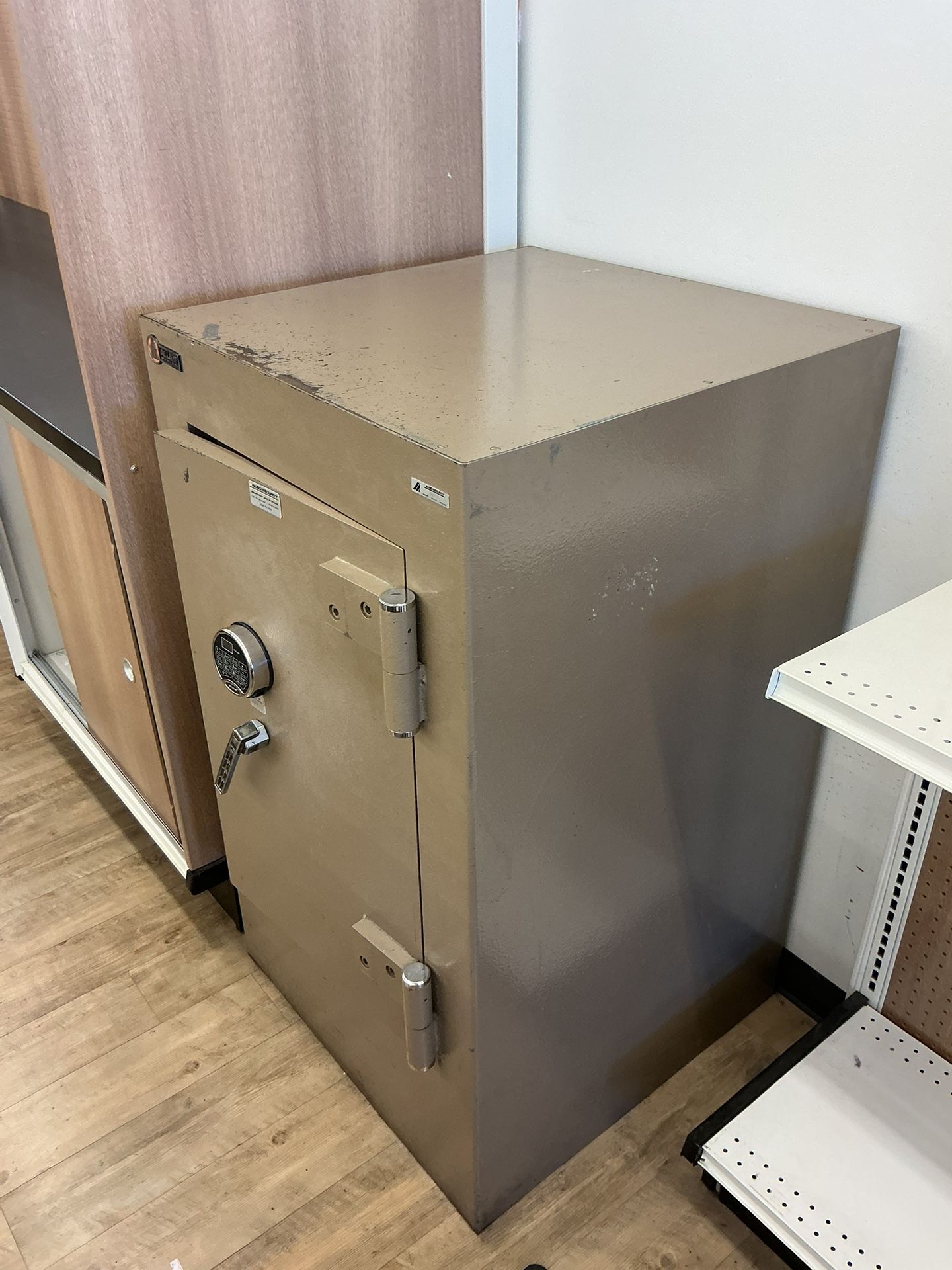 FREE- 🔒 Allied Safe & Vault Co. Heavy-Duty Safe – Solid Commercial Grade