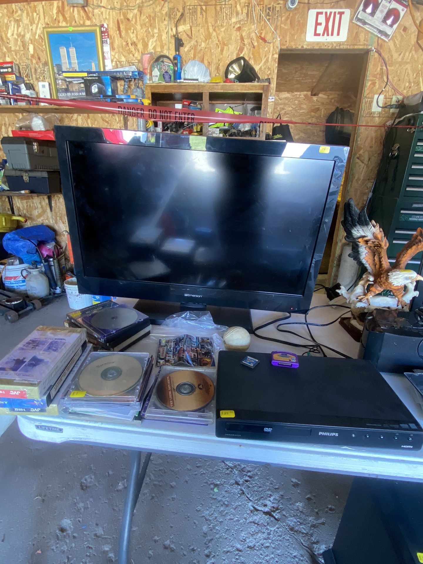 Tv with DvD player