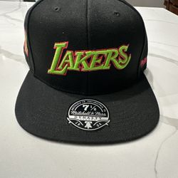 Mitchell & Ness LA Lakers 50th Anniversary Black/Green Fitted Cap - Size 7 1/2