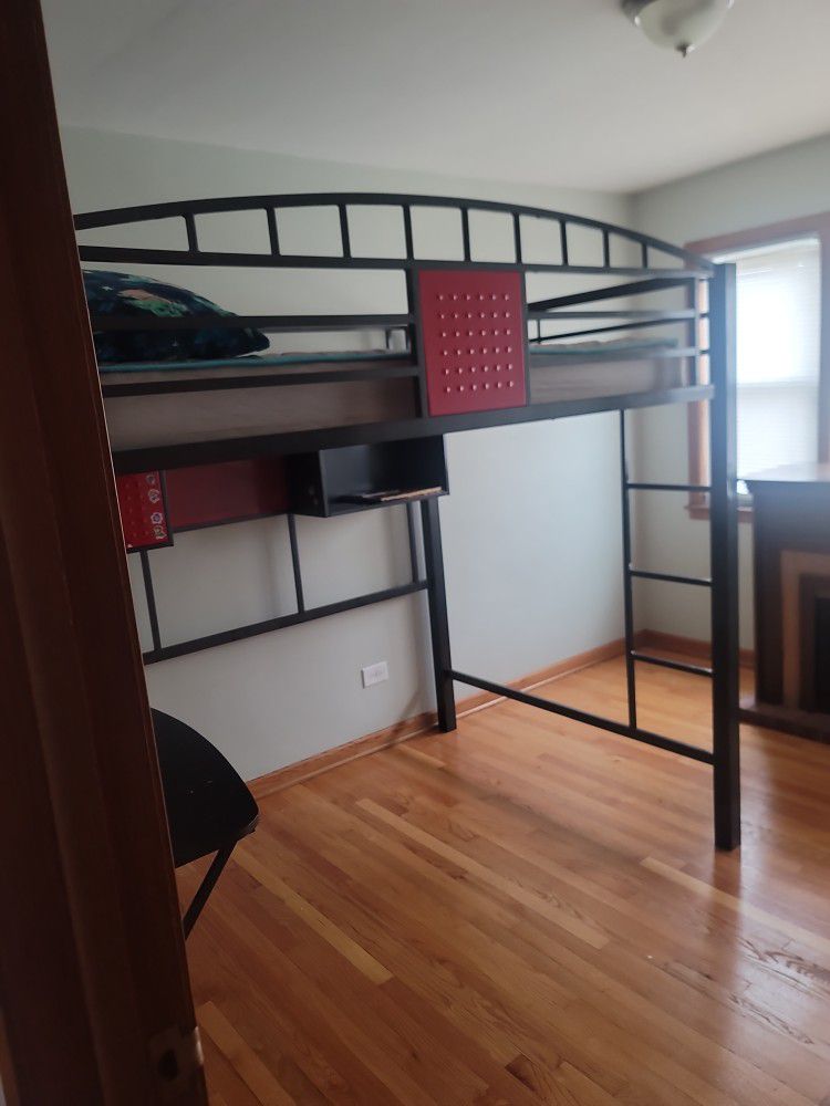 Full Size loft Bed With Desk 