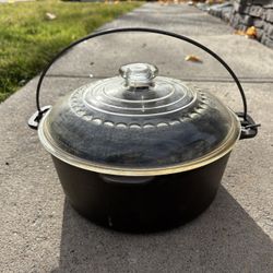 Vintage Wagner Ware Sidney Cast Iron Dutch Oven 1268 With Glass Lid and Trivet 10” across and 4” high