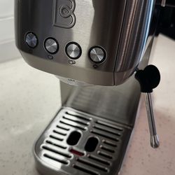 Espresso machine with accessories