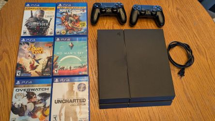 PS4 With 2 controllers and 6 games - Working