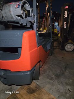 Toyota Forklift with side shift