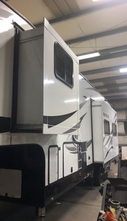 Genesis 34GS Fifth Wheel Toy Hauler