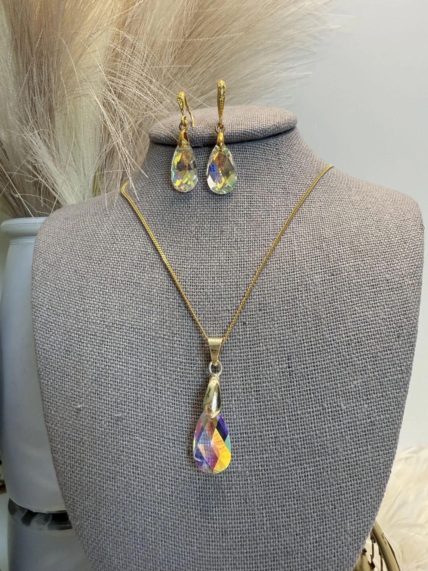 S15- Beautiful Set, Necklace And Earrings With Glass!  