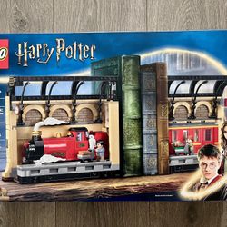 New LEGO Harry Potter Hogwarts Express Book Nook 76450