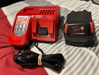 Milwaukee rapid charge with battery m18 5.0 like new