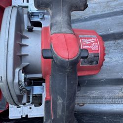 Milwaukee Circular Saw 