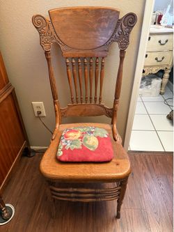 FIVE (5) Antique 1900’s Pennsylvania Dining Chairs