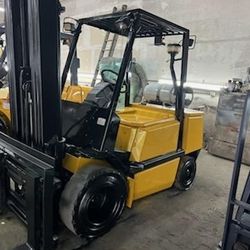 Forklift Yale 7000 Libras 