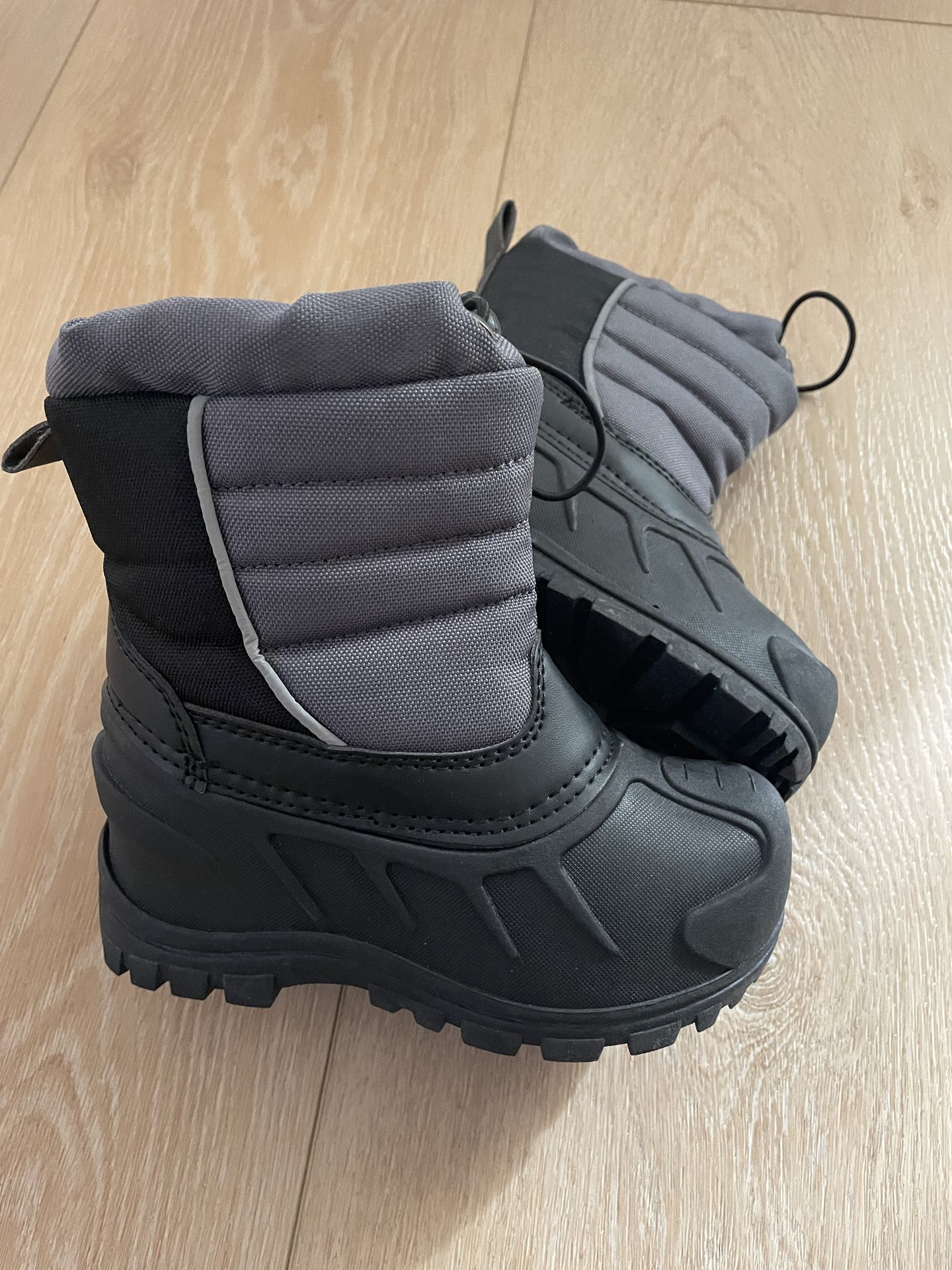 Kids snow boots Size 9