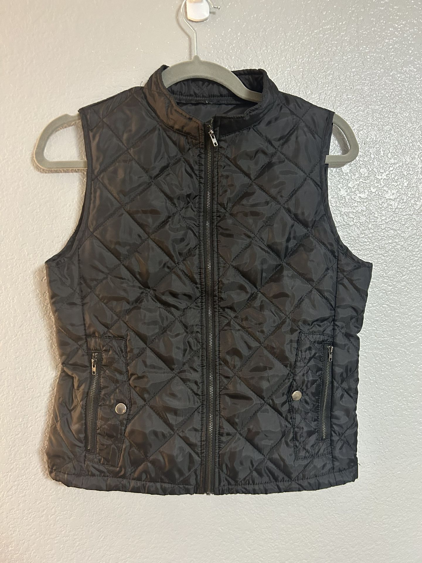 Womans black quilted sleeveless vest size XS