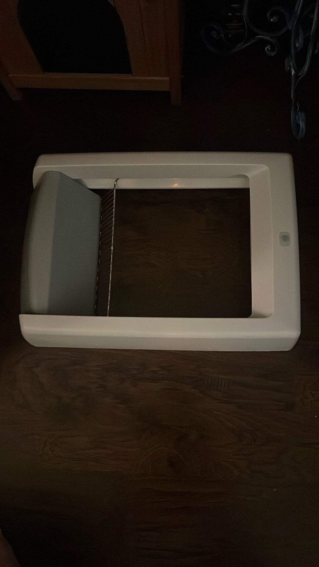 CAT LITTER BOX