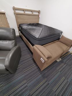 New Queen medium support mattress set