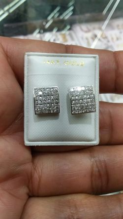 18k white gold earing princess cut diamonds 2.25 ct Diamonds 3.7 grams