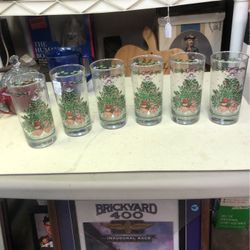 Vintage Christmas Glasses 6 Pc. 10$ All