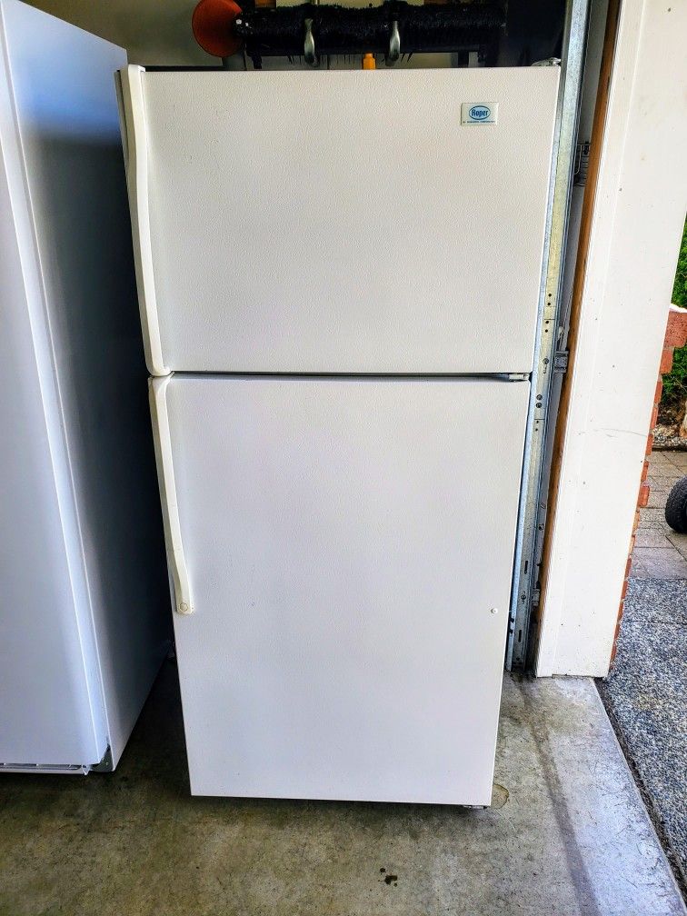 Roper by Whirlpool refrigerator (Delivery Available)