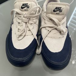 Nike Size 5 1/2  Men Women 6 1/2 
