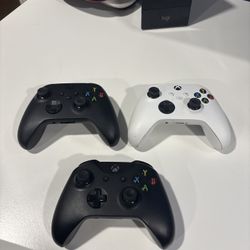 Xbox Wireless Controllers – 3 Total 