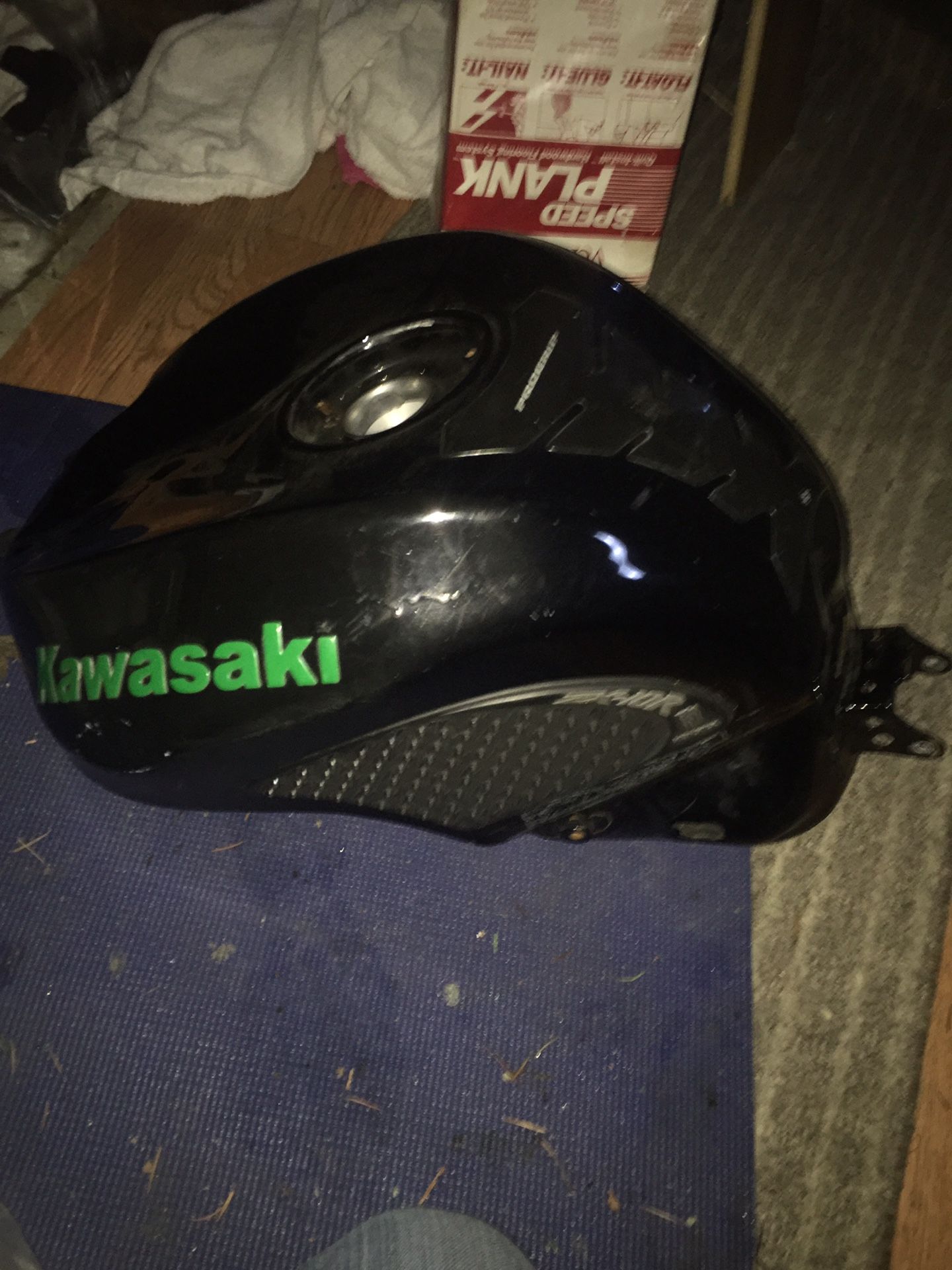 Kawasaki motorcycle gas tank ‘06 zx10r