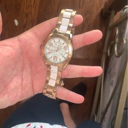Wonderful Rose Gold Plated Watch , Great For Her And You Saving The Bank