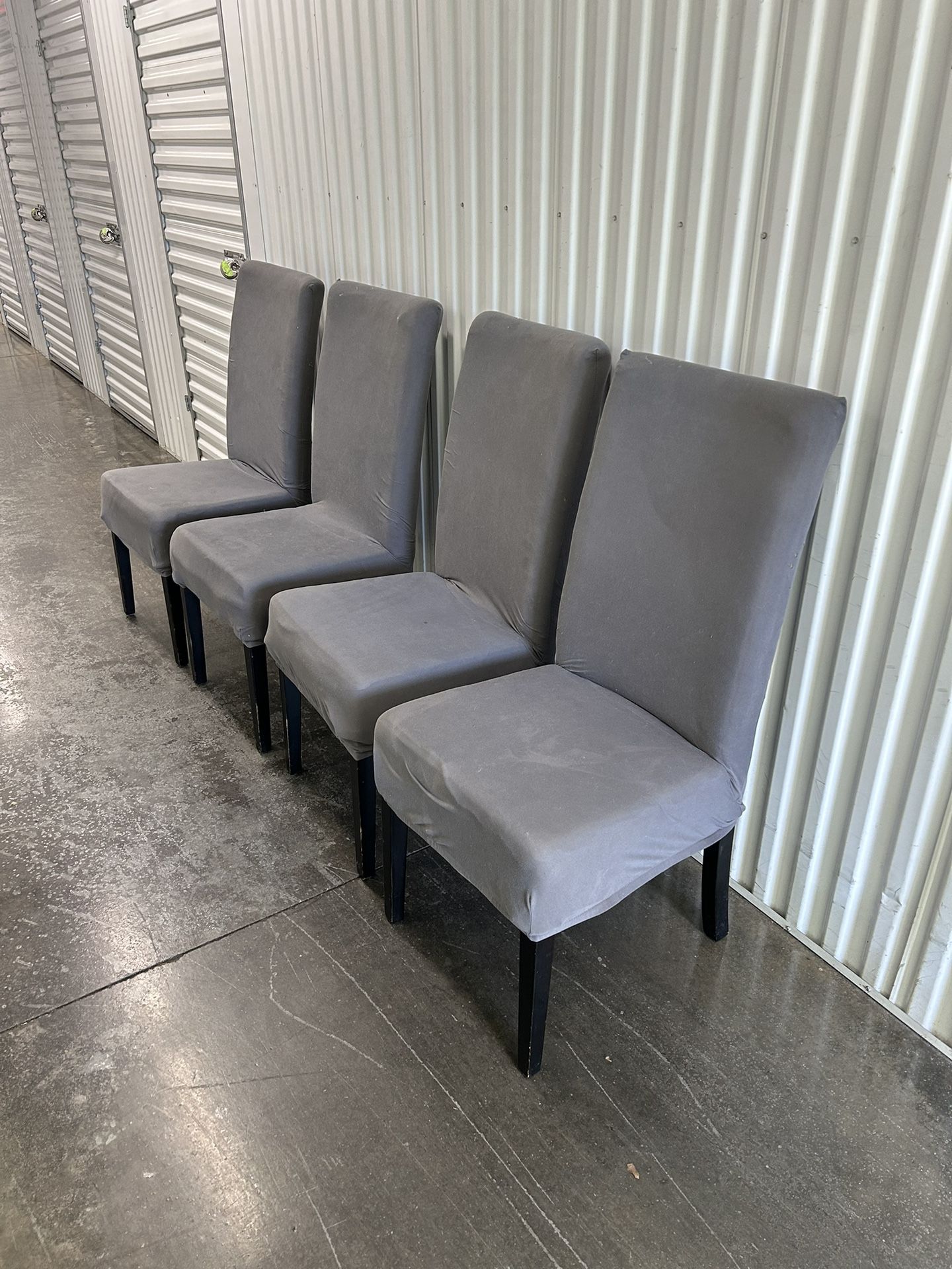 Great Chairs With Chair Covers (4x)