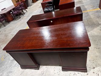 OFFICE/HOME DESK COMPUTER TRADITIONAL DESK