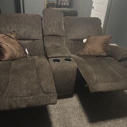 Brown Loveseat Recliner / LIKE NEW!!
