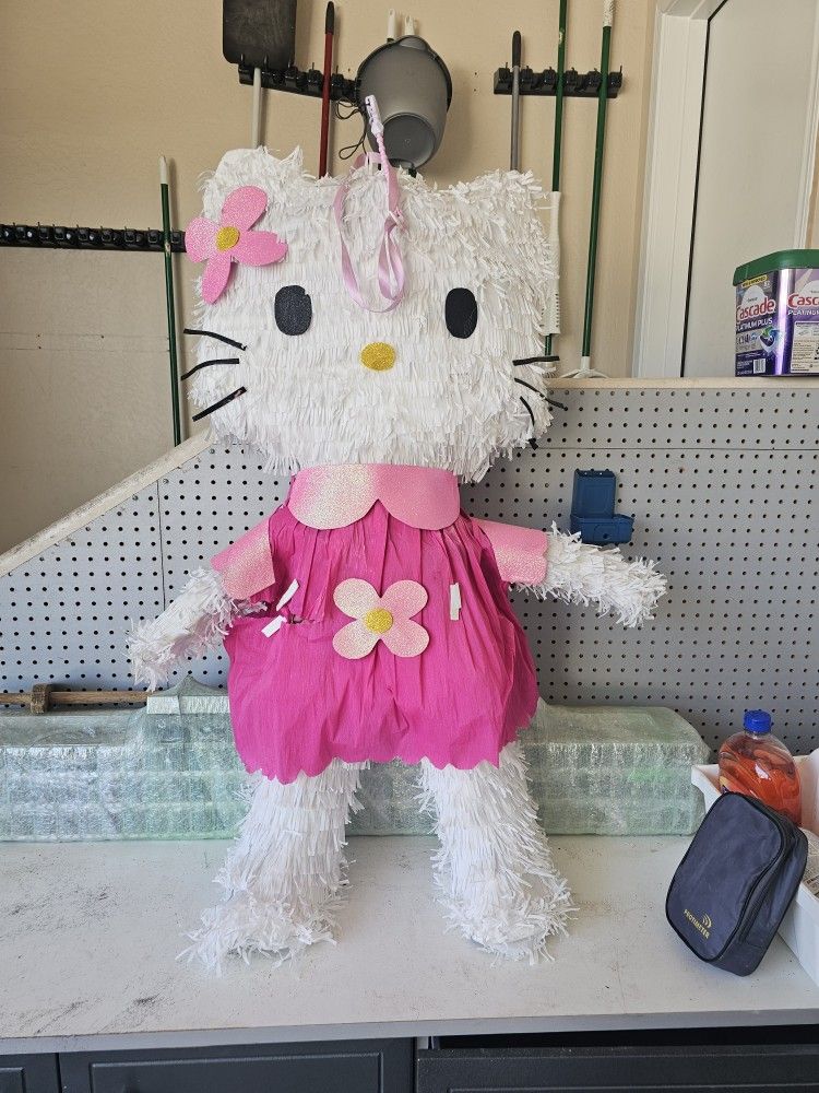 Hello Kitty Pinata