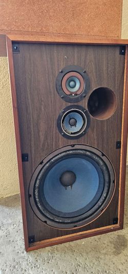 Marantz speakers