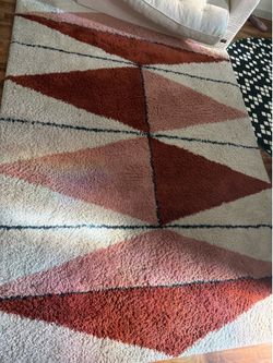 Rug with Triangle/Diamond Shapes