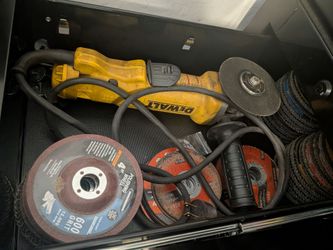 DeWalt Angle Grinder with Grinding Discs
