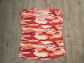 T by Talbots Coral and Blush Camo Print Short Sleeve Top, PL