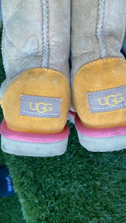 Kids boots. UGG. Sz. 2.