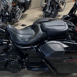 2018 Street Glide Seat 