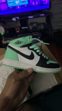 Jordan 1 Mid Size 4.5 Y