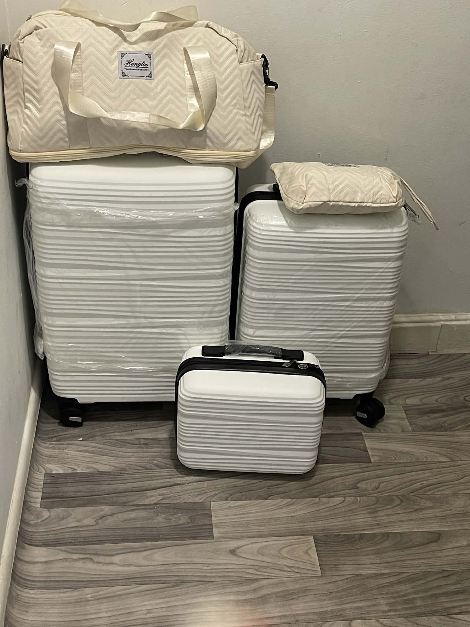 5 Pieces Set Luggage Size 24:20 And 2 Hand Bags