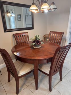 Dinning Room Table And 4 Chairs