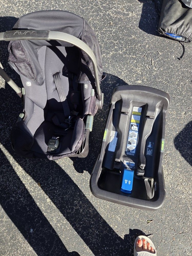 Nuna Car Seat With Base